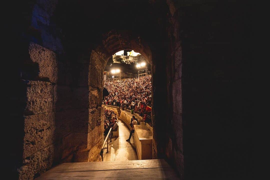 アンドレア・ボチェッリさんのインスタグラム写真 - (アンドレア・ボチェッリInstagram)「. #Athens, Odeon of Herodes Atticus . ph: Luca Rossetti」9月13日 3時21分 - andreabocelliofficial