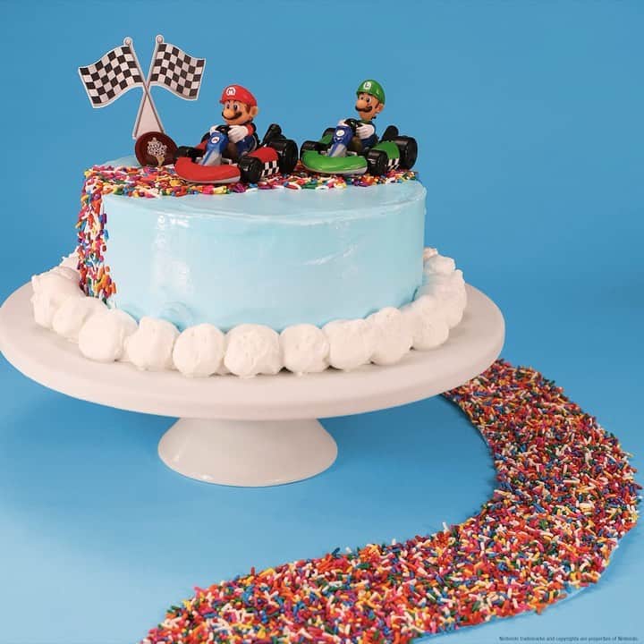 コールド・ストーン・クリーマリーのインスタグラム：「It’s A-Me, Rainbow Sprinkle Road Cake! Try our NEW Nintendo themed cake and indulge in layers of moist Yellow Cake, Frosting and Sweet Cream Ice Cream with Sprinkles. #SuperMarioMaker2 #MarioKart8Deluxe #YoshisCraftedWorld @Nintendo  Click link in bio to order.」