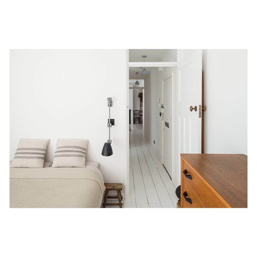 The Modern Houseさんのインスタグラム写真 - (The Modern HouseInstagram)「#forsale Fresh Start: a light-filled apartment to the north of Highbury Fields. Link in our bio to see the sales listing.」9月13日 3時24分 - themodernhouse
