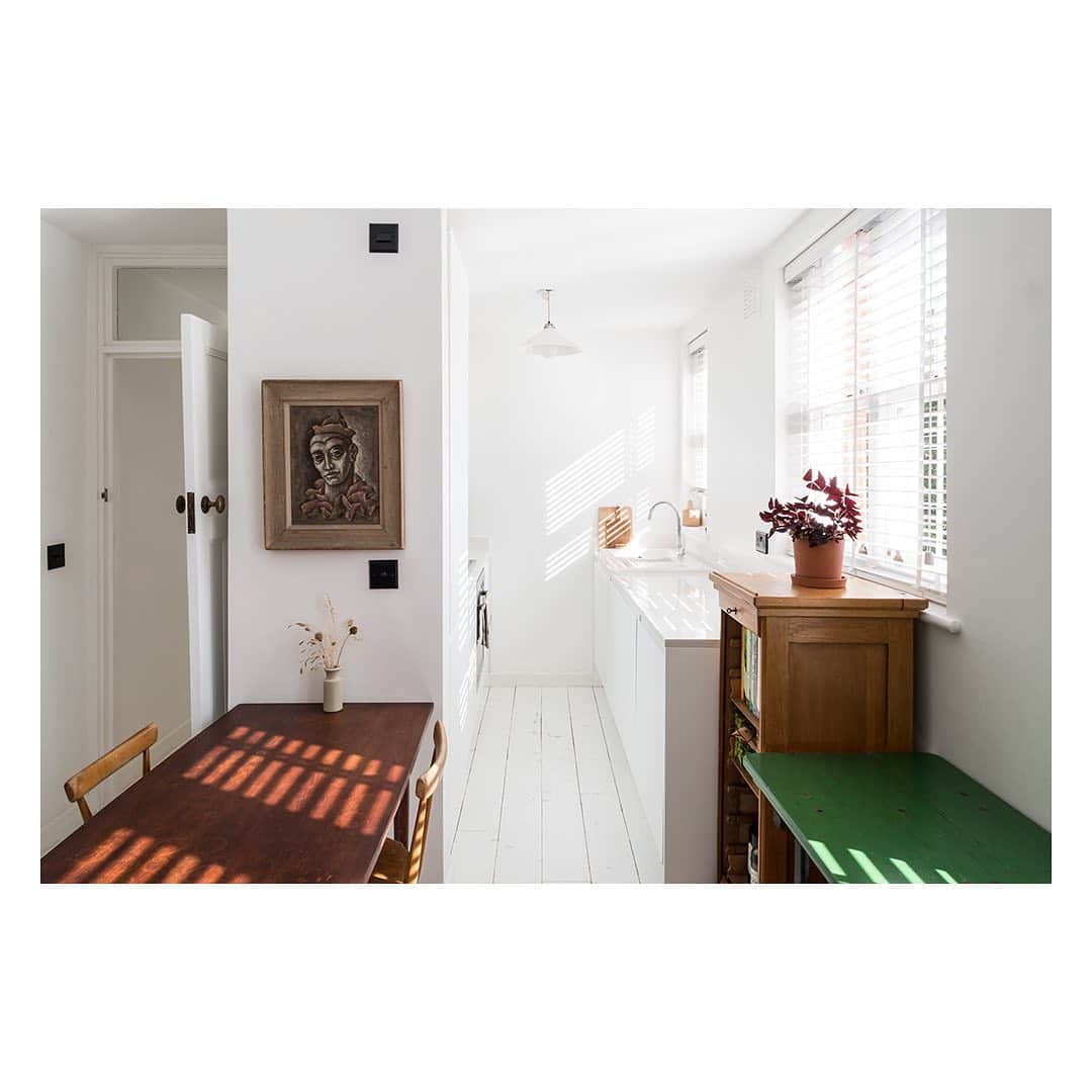 The Modern Houseさんのインスタグラム写真 - (The Modern HouseInstagram)「#forsale Fresh Start: a light-filled apartment to the north of Highbury Fields. Link in our bio to see the sales listing.」9月13日 3時24分 - themodernhouse