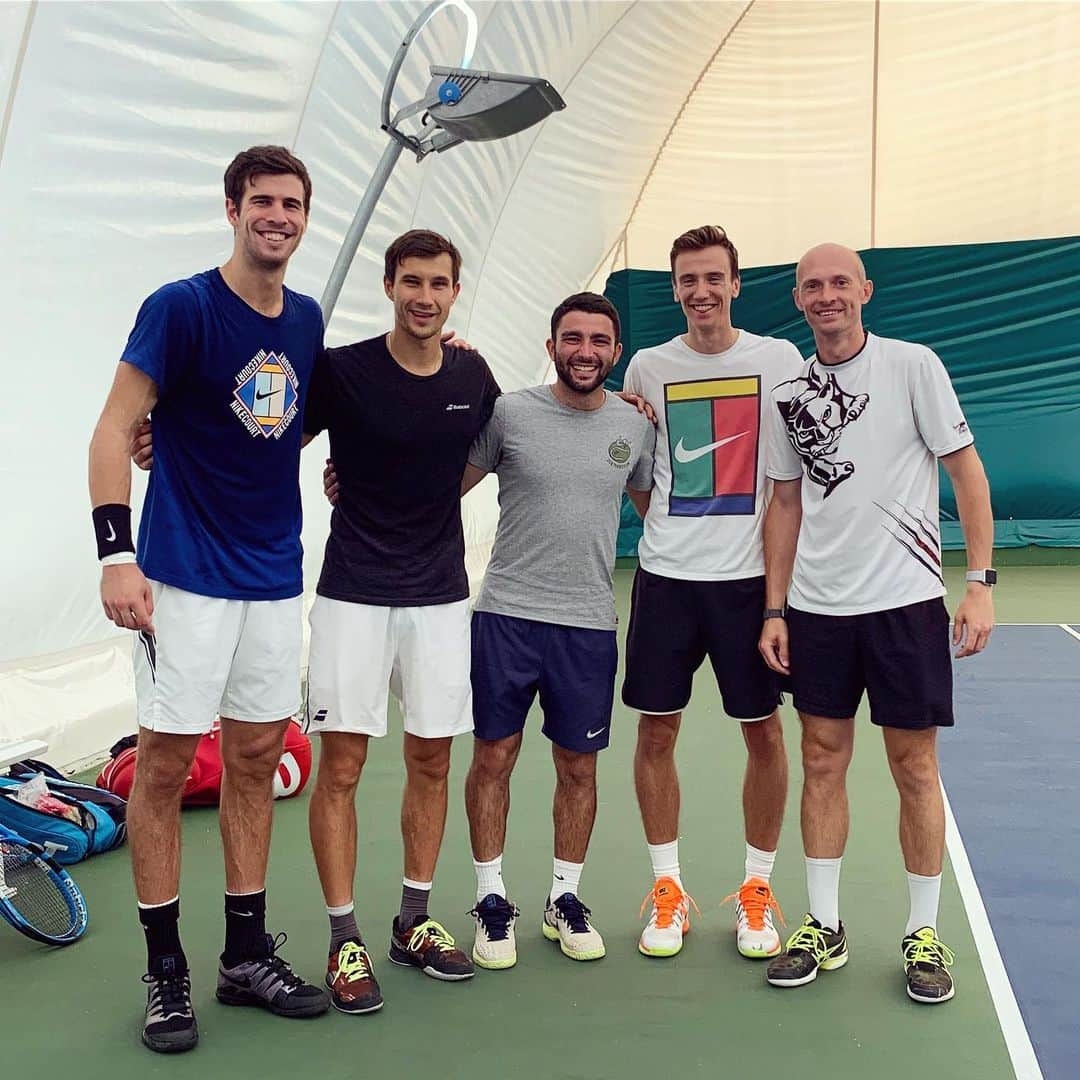カレン・ハチャノフのインスタグラム：「Few weeks of tough practice in Moscow 🇷🇺with my friends💪🏻 🔜 St.Petersburg @formula_tx // Пару недель тяжелых тренировок дома 🇷🇺 с друзьями💪🏻 Скоро в Санкт-Петербург!! @formula_tx」
