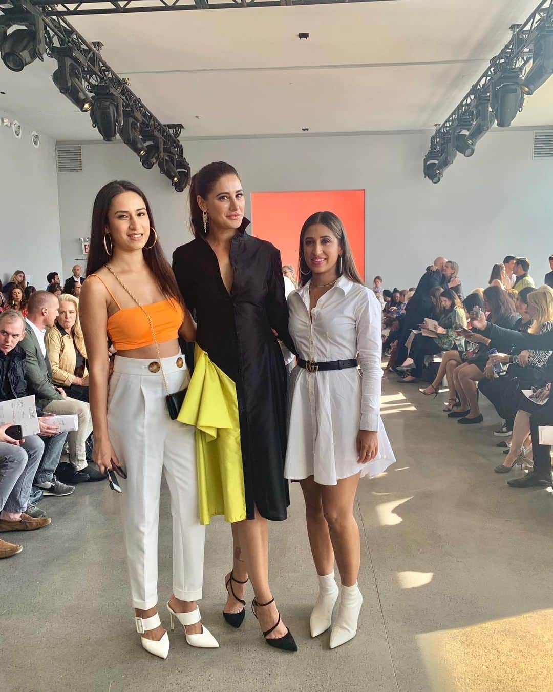 Nargis Fakhri さんのインスタグラム写真 - (Nargis Fakhri Instagram)「#NYFW2019 I came home to visit mom and ended up seeing @bibhumohapatra show. It was absolutely lovely. I bumped into a few peeps looking stylish @youngparis & @anupampkher & @nonitakalra .  Even though i hurt myself that day i had a good time . 😀 Thanks Team . #MUA @malihajkhan  #Hair @ricbrenin  #styling & #manager @mahakbrahmawar  #food @littlemissbaker__  #outfit @bibhumohapatra  #photo @aqeeltoberia  #video #photos @mark_claudio  Hope i didn’t leave anyone out. Y’all the best.」9月13日 3時42分 - nargisfakhri