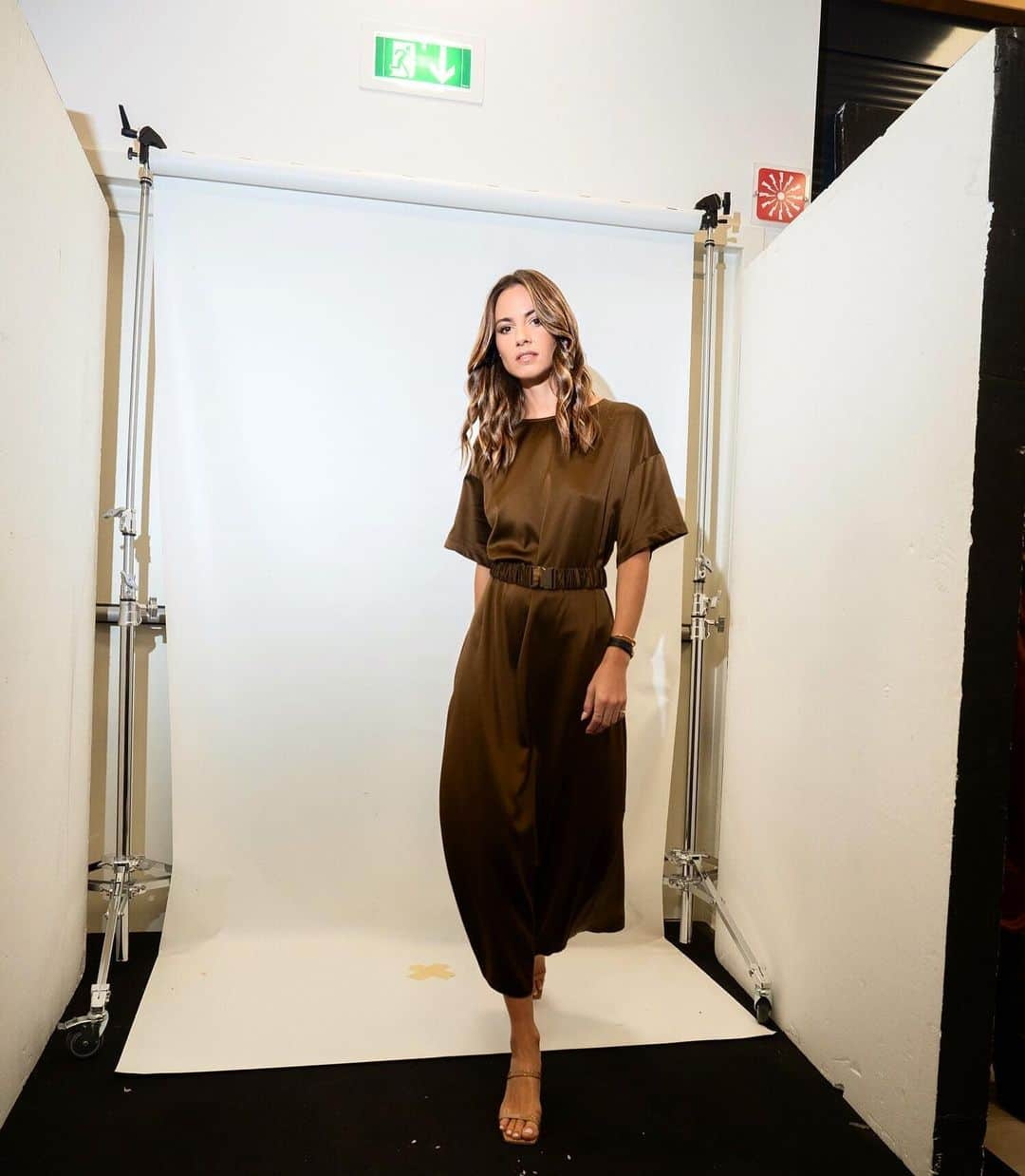 Zina Charkopliaさんのインスタグラム写真 - (Zina CharkopliaInstagram)「Backstage with @falconeriofficial #falconerishow #superiorcashmere」9月13日 3時54分 - zinafashionvibe