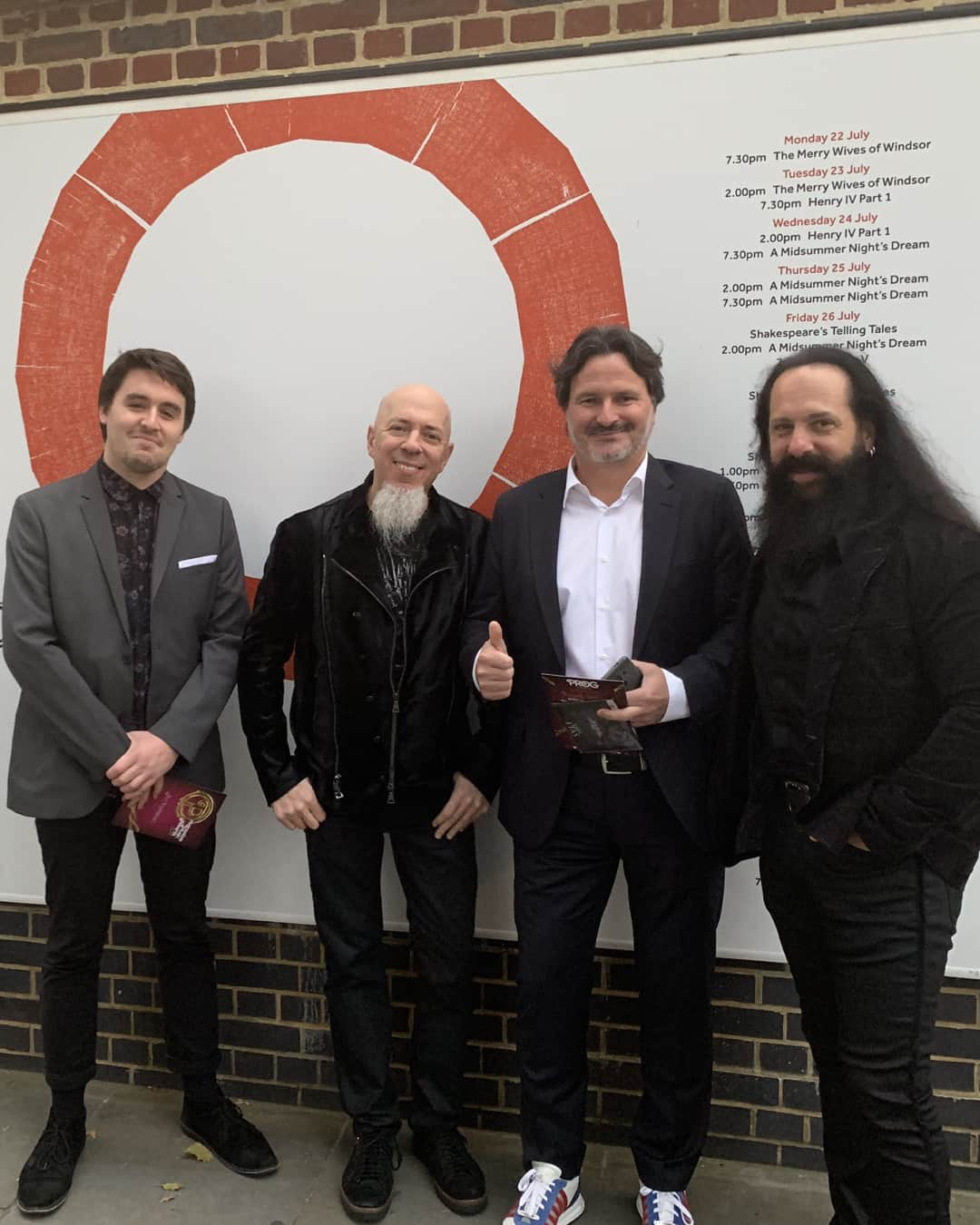 ドリーム・シアターさんのインスタグラム写真 - (ドリーム・シアターInstagram)「In London 🇬🇧 tonight with Thomas and Freddy from our record label @insideoutmusic for the @progmagazine awards! 🏆 #dreamtheater #distanceovertime #progawards」9月13日 4時00分 - dreamtheaterofficial