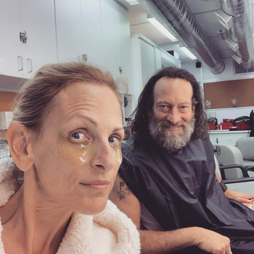 マーリー・マトリンさんのインスタグラム写真 - (マーリー・マトリンInstagram)「My co star, @troykotsur is Beauty and I am the Beast! #codafilm #coda #beautifyingourselves #undereyepatches」9月13日 4時06分 - themarleematlin