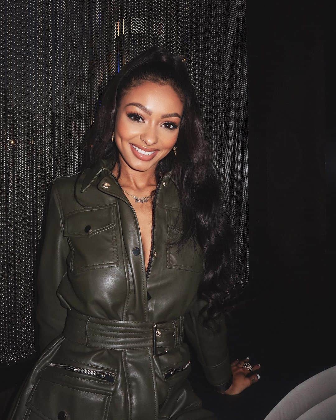 ジェイデ・ピアスのインスタグラム：「Out tonight for a few events! ✨ Jacket: @riverisland Trousers: @prettylittlething Shoes: @bydose」