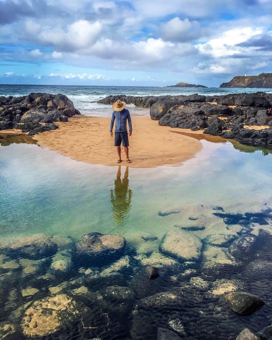 ハワイアン航空さんのインスタグラム写真 - (ハワイアン航空Instagram)「We love a morning dip in a tidepool! Comment your favorite sea creature emoji. 🐠 📷: @poluskap . . . . #ExploreHawaii #GlimpseofHawaii #NakedHawaii #HawaiiUnchained #AlohaOutdoors #AdventureAwaits #VisitOahu #HawaiiNei #Beach」9月13日 4時29分 - hawaiianairlines