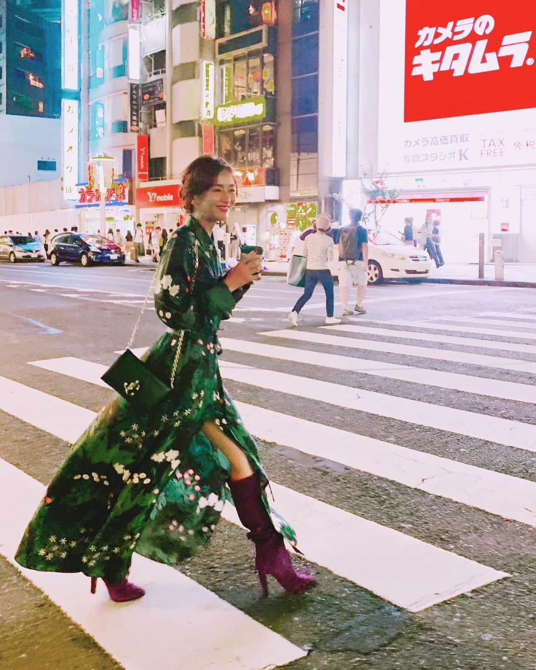 Yoshiko Kris-Webb クリス-ウェブ佳子さんのインスタグラム写真 - (Yoshiko Kris-Webb クリス-ウェブ佳子Instagram)「カメラのキタムラ®︎ 🥤 私にとっては2回目のタピオカブーム。@piyanee_thai_tea のタピオカタイティのHOTが一番好きです。」9月13日 5時12分 - tokyodame