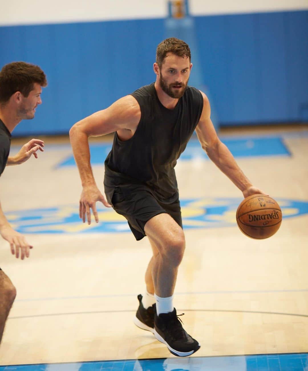 ケビン・ラブさんのインスタグラム写真 - (ケビン・ラブInstagram)「🥊’ing the ⏰. @uclambb (📸: @derekkettela)」9月13日 5時23分 - kevinlove