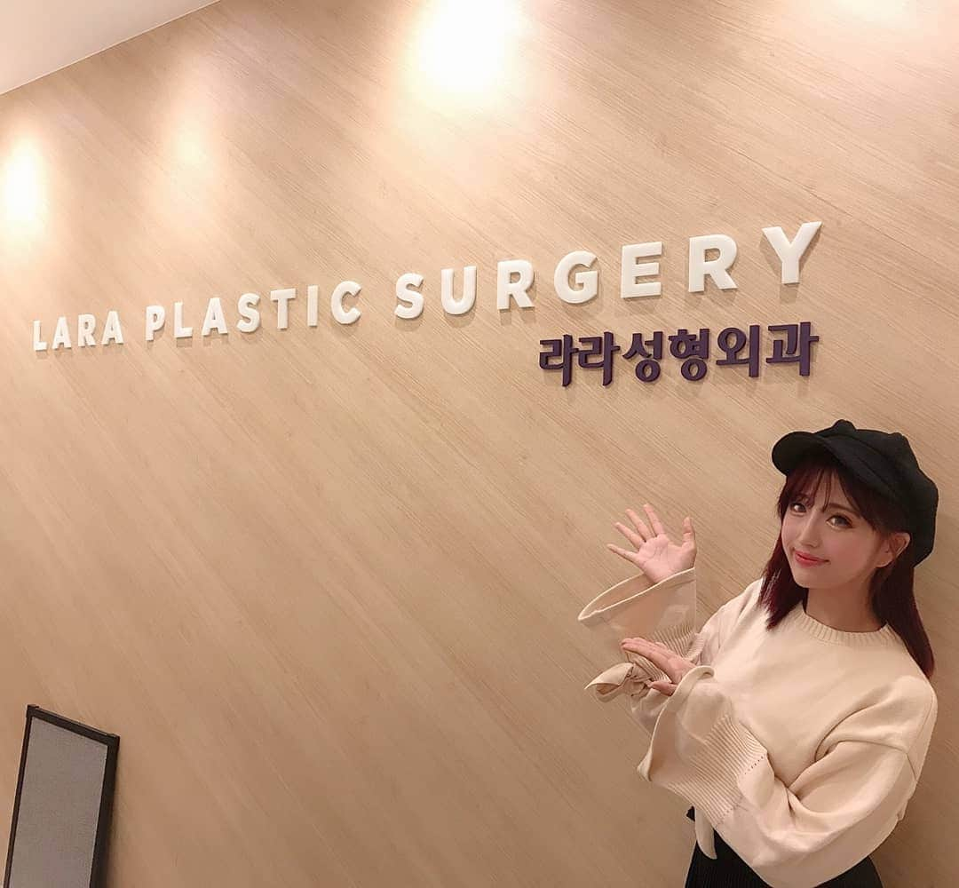 黛実希さんのインスタグラム写真 - (黛実希Instagram)「今回の韓国でもララ美容外科(@larapsjp )に行ってお肌のメンテナンスしてきたよ💆💕 今回は#レーザートーニング  をしてきたんだけど、レーザートーニングはお肌のシミや色素沈着しちゃってるものを綺麗にしてくれて、肌トーンを上げてくれるレーザーなの😍🧡🌈⭐ このレーザー施術してから本当に調子いい！！韓国行くたびにやりたい🤭💕💕💯 * 日本語通訳さんもいるから韓国語が話せなくても大丈夫だよん🤟❤️ 江南駅9番出口の目の前だし、迷子にもならないよ😚🇰🇷 * * * #ララ整形外科#ララ美容外科#江南整形外科#江南#インディゴリフティング#リフティング#韓国#韓国旅行#韓国購入品#韓国好きな人と繋がりたい#美意識高い人と繋がりたい #いいね返しは絶対 #インフルエンサー #한국여행#리프팅#강남언니#강남#좋아요반사#반사#팔로우#맞팔#선팔#소통#맞팔해요#소통해요#셀카#데일리룩#fashion#followme」9月13日 5時18分 - candymiiiki