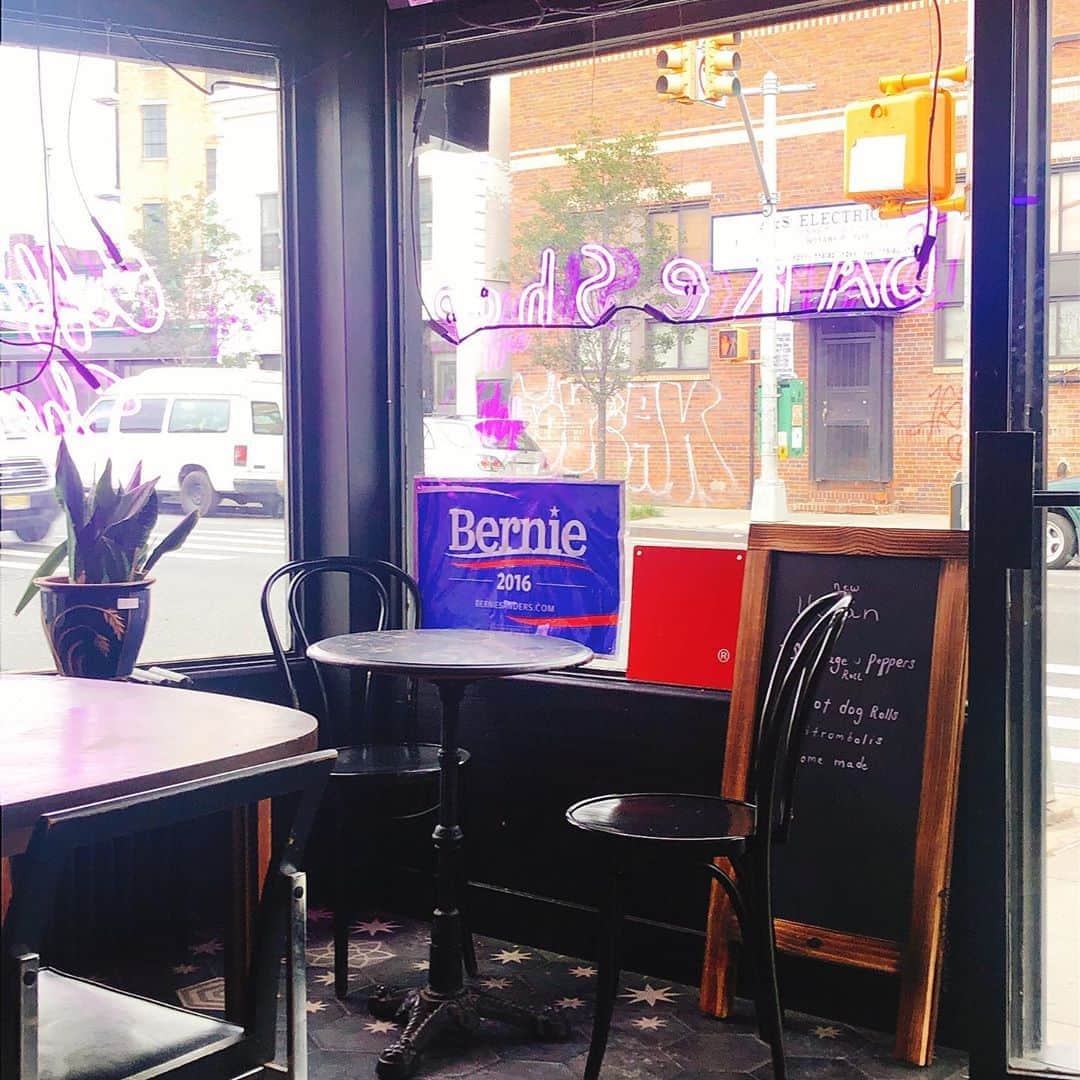 柳下毅一郎のインスタグラム：「Bernie 2016, Bake Shop, Brooklyn」