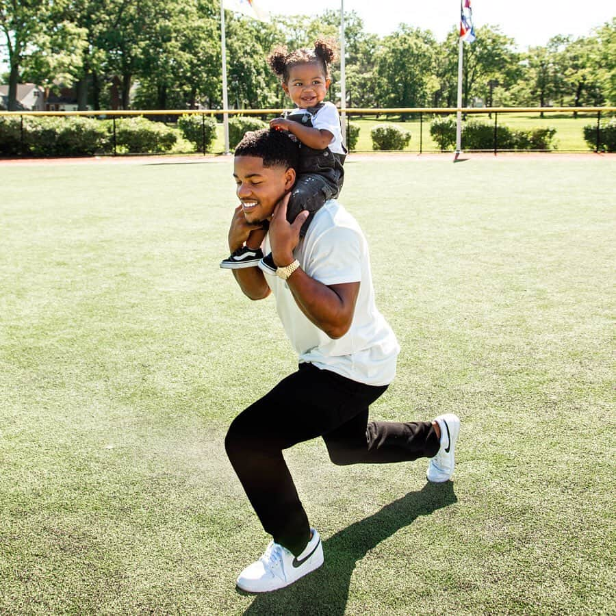 Levi’sさんのインスタグラム写真 - (Levi’sInstagram)「No equipment needed. Train like @sterlingshepard on his day-off in our +Advanced Stretch Jeans. Link in bio to shop.」9月13日 5時30分 - levis