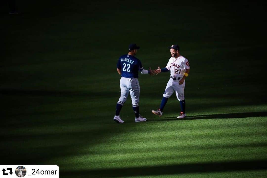 ホセ・アルトゥーベのインスタグラム：「#repost @_24omar ・・・ Dime hermanito vamos a mcy despues del juego? 💬💭✌️ @josealtuve27」