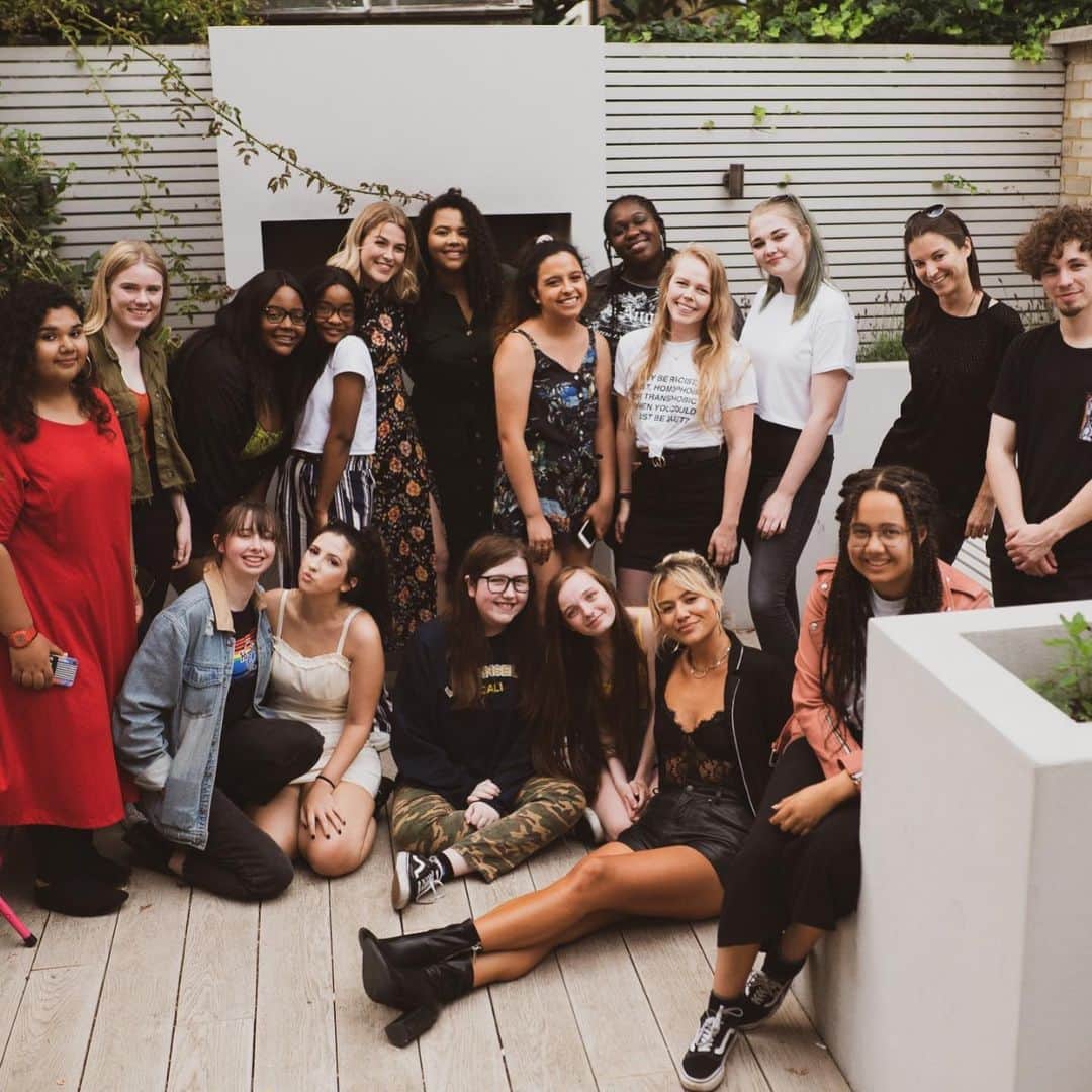 Mali-Koa Hoodさんのインスタグラム写真 - (Mali-Koa HoodInstagram)「My meet and greet a few months back!!! It was 30 degrees, it was a weekday afternoon and these guys travelled from all parts of the UK to visit me and celebrate the release of Sorry. It was such a pleasure to meet and speak to each of them and I’m really thankful that they seem to love the few songs I’ve released. I was lucky enough to see nearly all of them the next day at a support gig, where they screamed Sorry and Pretend lyrics in the foyer.  They made that gig for me. You guys are the people I make music for ⭐️⭐️⭐️⭐️ thankyou, you bloody beautiful people. SEE YOU AT THE NEXT?  PS Instagram handles below so I can tag you please xxx」9月13日 5時45分 - malikoa