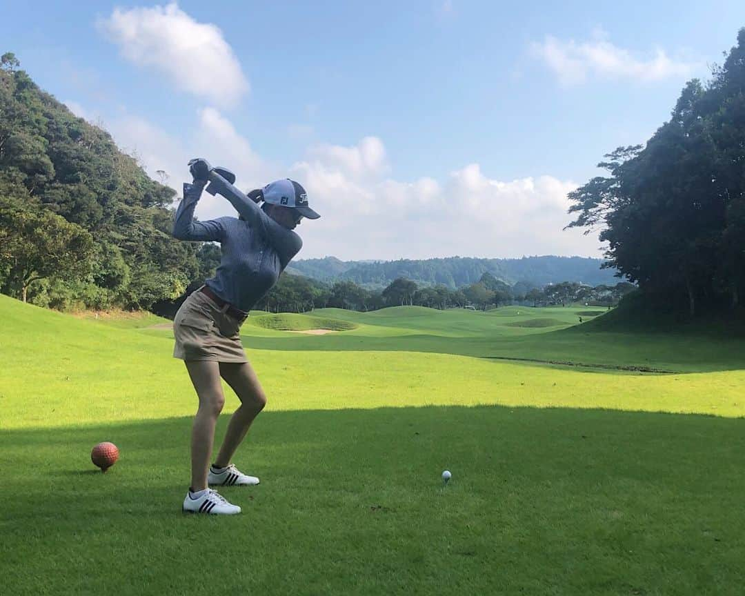 土屋希美さんのインスタグラム写真 - (土屋希美Instagram)「初めての平日ゴルフ⛳️ 平日ってこんなにコース安いのね！ ビックリ😳😳 平日休みの時は是非積極的に行きたい✋ #平日休みって素晴らしい」9月13日 15時10分 - nozonni