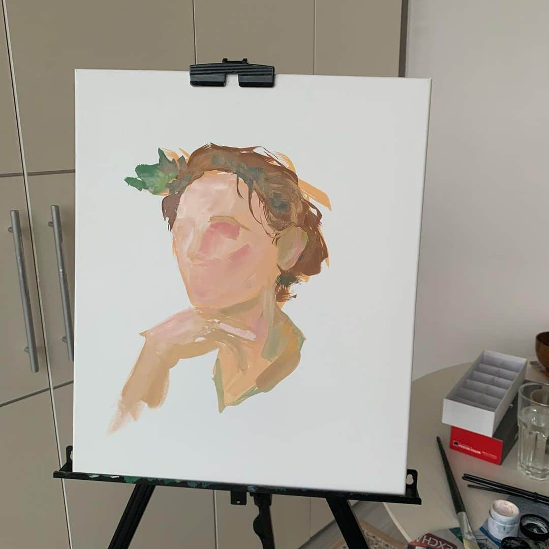 アンジェリーナ・ダニロヴァさんのインスタグラム写真 - (アンジェリーナ・ダニロヴァInstagram)「Un processo di arte. 2 hours. poster colors. I found out it’s pretty hard to work with it. Miss using watercolors. Portrait of a friend. Unfinished but gifted. We like it raw. #artbyangelinadanilova」9月13日 15時14分 - angelinadanilova