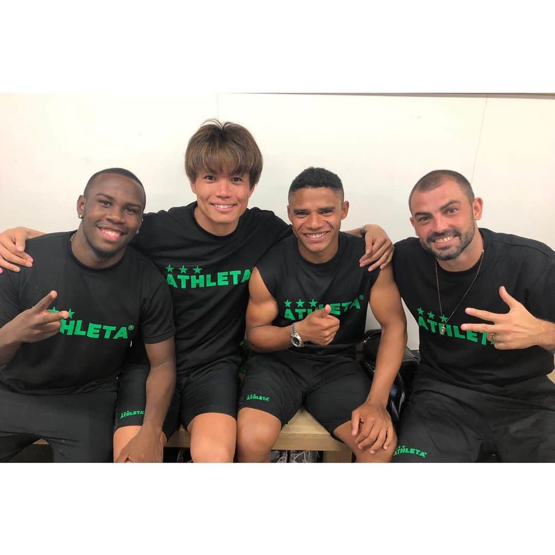 小池純輝さんのインスタグラム写真 - (小池純輝Instagram)「. ブラジルトリオ🇧🇷 #jleague #jリーグ #j2 #東京ヴェルディ #tokyoverdy #verdy #verdyfamily #soccer #football⚽ #football #footballplayer #サッカー #フットボール #小池純輝 #19 #⚽️ #東京 #tokyo #レノファ山口 #klebinho #jailtonparaiba #leandro #🇧🇷 #brasil #brazil」9月13日 15時25分 - junki_koike