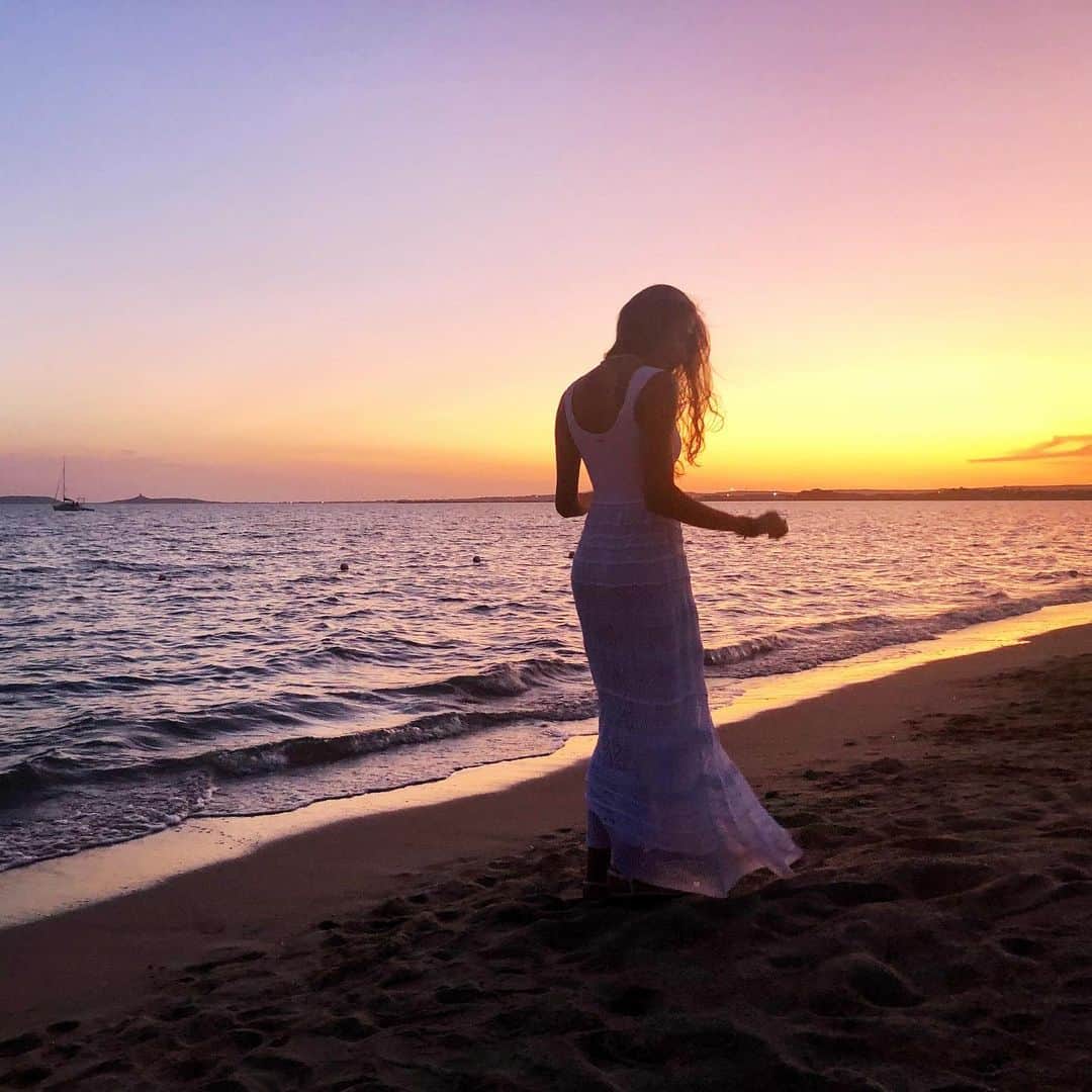 のインスタグラム：「This sunsets...🌅 #beautiful #sunset #loveit #sardegna #torregrandeoristano #summer2019」