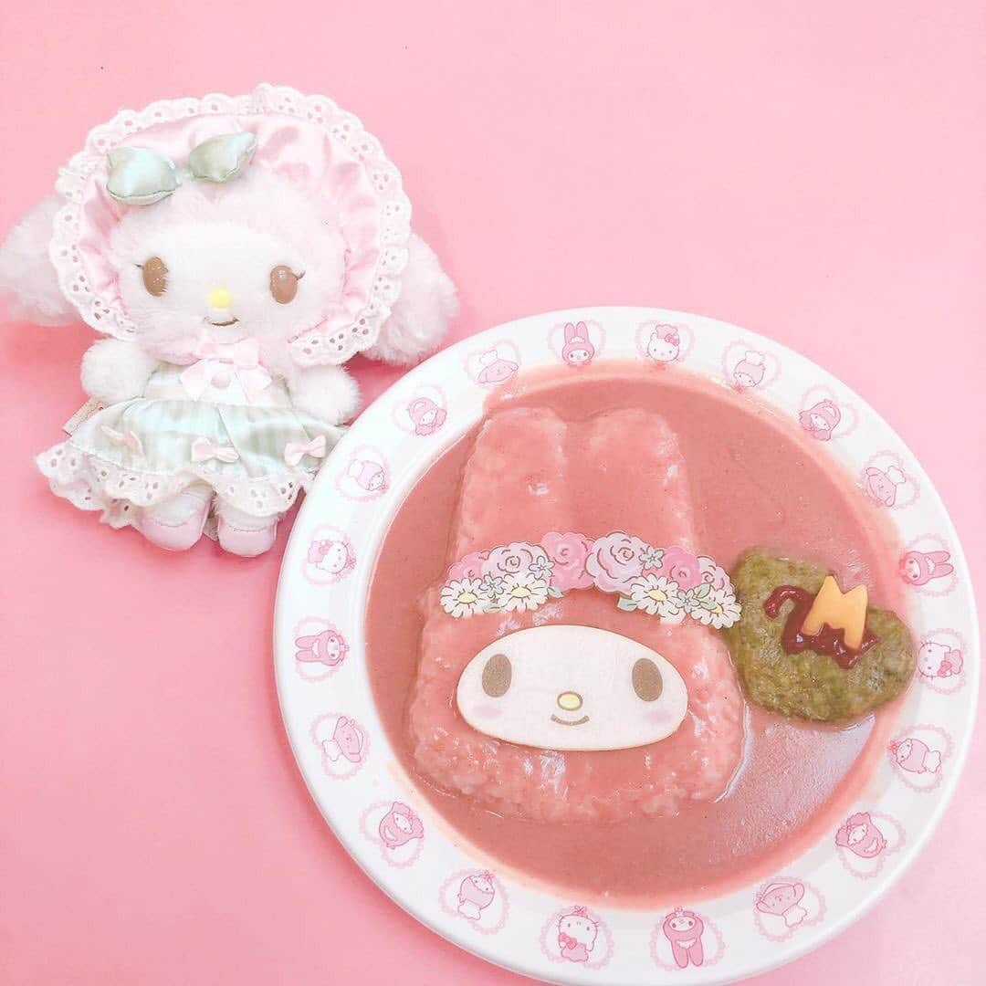 Sanrio Purolandさんのインスタグラム写真 - (Sanrio PurolandInstagram)「サンリオキャラクターたちが美味しい料理に大変身！✨ もう食べてくれたかな？  期間によって変わるキャラクターカレーをはじめ、デザートやドリンクにもあの子🐶やこの子🐰が！👀💕 かわいくて美味しいキャラクターフードをお腹いっぱい楽しんで🍽  キャラクターフードの写真が可愛く撮れたら#ピューロジェニック をつけて投稿してね！  Photo by @mspn017xox さん、@yui_________o さん、@maple_sugar10 さん　 ありがとうございました♡  #サンリオピューロランド #ピューロジェニック #マイメロディ #マイメロちゃん #マイメロ #シナモロール #シナモン #みるく #みるくのほうじ茶ラテ #シナモンのレアチーズタルト #デコカレー #フーディーテーブル  #キャラクターフードコート  #ピューロアンバサダー #ゆめかわ #ゆめかわいい #ファンシー #メルヘン #ピューロ写真部 #インスタ探検隊 #お出かけスポット #おでかけ #土曜日の小旅行 #ドリーミー#kawaiiasthetic #sanriopuroland #隠しきれないヲタク #非量産型ヲタク」9月13日 15時41分 - purolandjp