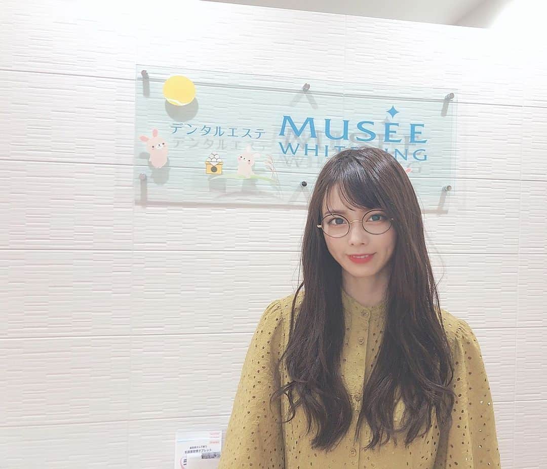のインスタグラム：「お気に入りのワンピース着て ホワイトニングいって ぴかぴかの西村です🙋‍♂️ 歯が白くなると 自信が持てるようになる  #beauty #ミュゼホワイトニング」
