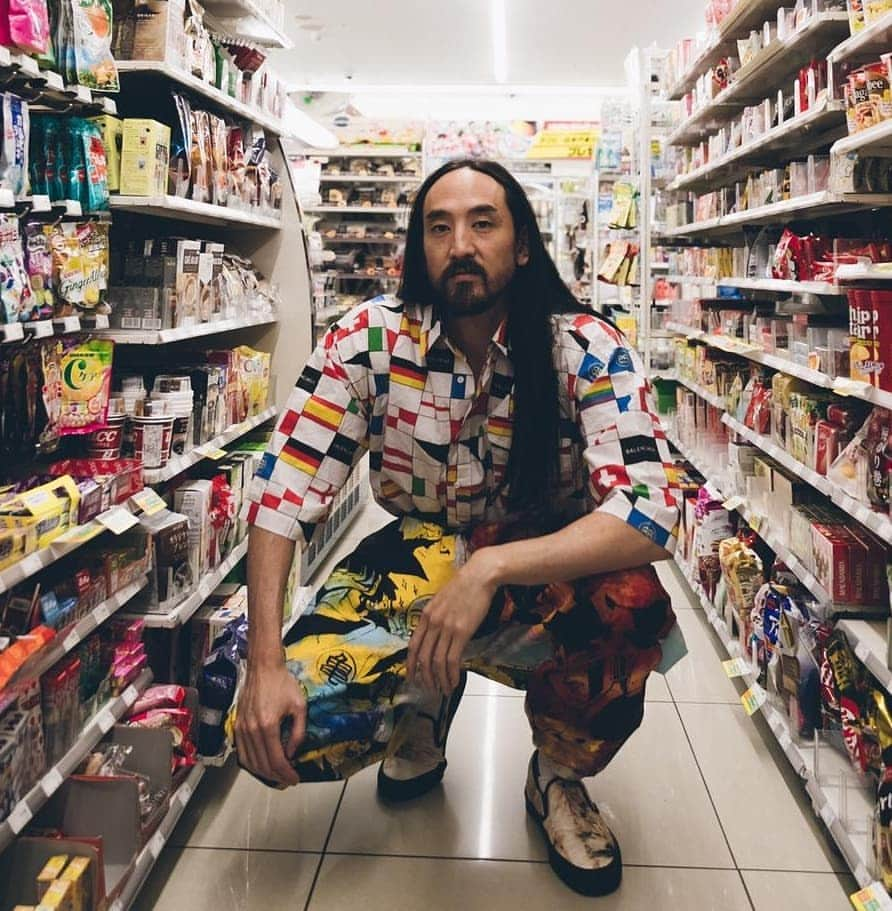 スティーヴ・アオキさんのインスタグラム写真 - (スティーヴ・アオキInstagram)「Lost in the family mart」9月13日 16時30分 - steveaoki