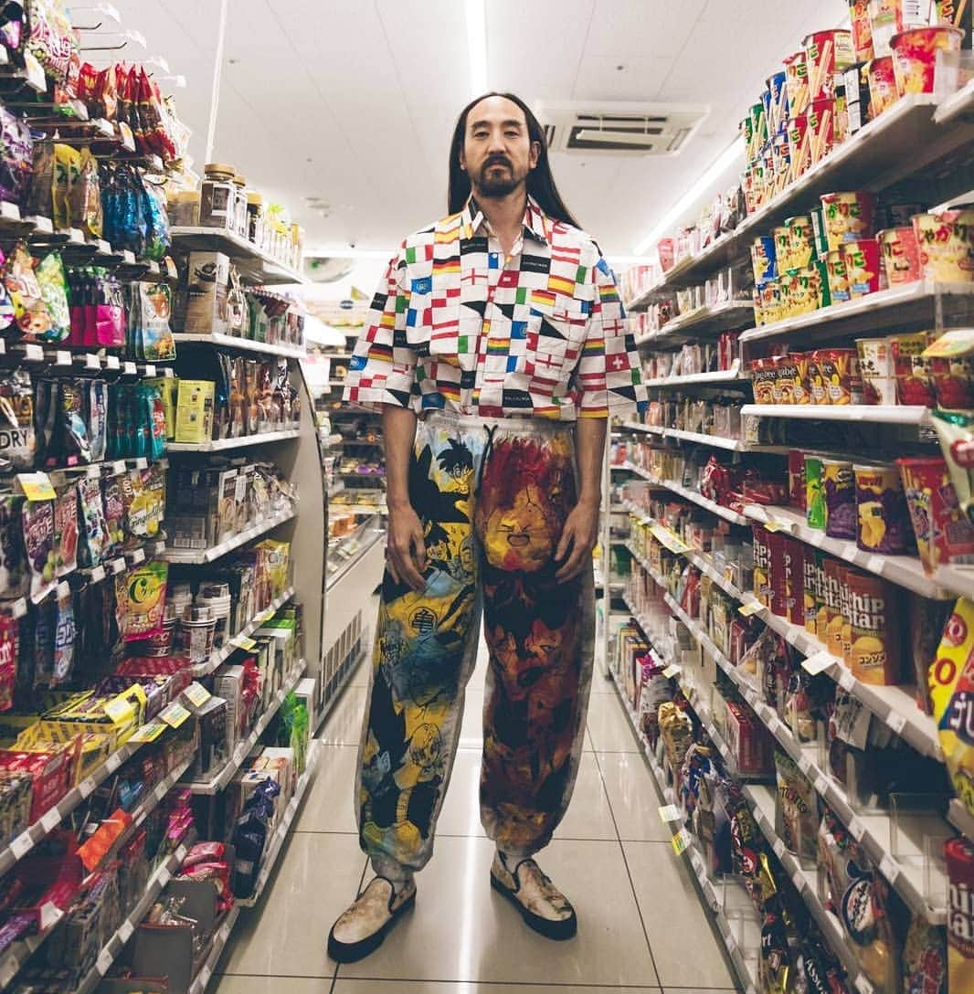 スティーヴ・アオキさんのインスタグラム写真 - (スティーヴ・アオキInstagram)「Lost in the family mart」9月13日 16時30分 - steveaoki