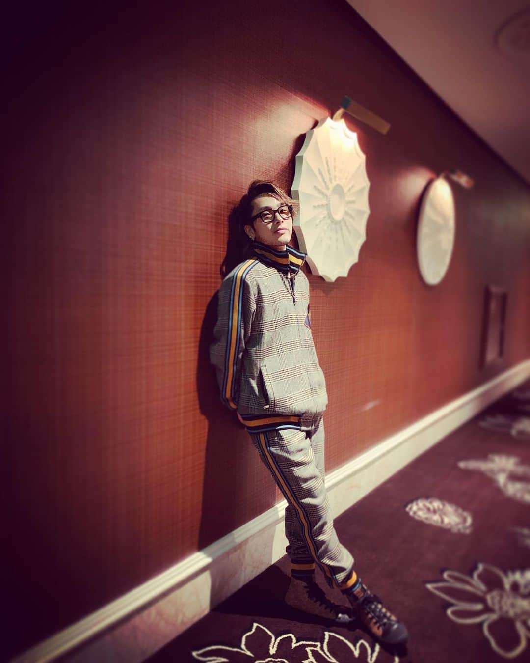 荒木駿平のインスタグラム：「. . . 楽しいだけじゃなくて確かなモノを掴んで持って帰って来た気がしています❕ おれが感動したようにもっと沢山の人に身体と心で感動を伝えていけるよう成長します❕ @a.you さん本当にありがとうございました！！ . #lasvegas #stage #performance #up」
