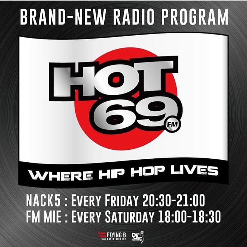 のインスタグラム：「＜今夜はHOT69🔥＞ 📻冠番組「HOT69」が本日20:30よりNACK5でオンエア！ 今週も先週に引き続き、 ゲストに @jasmilicious さんをお迎えしてお届けです！！ FM三重では明日の18:00から放送となります！ お聞き逃しなく！！ - ■「HOT69」 NACK5：毎週金曜20:30 - 21:00 FM三重：毎週土曜18:00 - 18:30 ★ラジオアプリradikoでもお聞き頂けます！ - #ak69 #FlyingB #DefJamRecordings #DAWN #japan #hiphop #radio #HOT69 #nack5 #FM三重 #メモリード #memolead #jasmine」