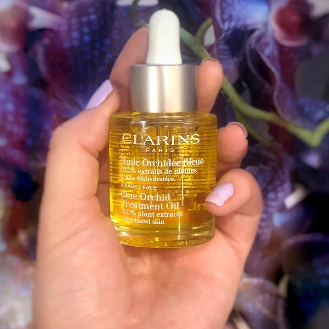 CLARINSさんのインスタグラム写真 - (CLARINSInstagram)「Blue Orchid Face Treatment Oil softens, smoothes, and revives skin with 100% plant extracts! Add it to your favorite moisturizer for next-level hydration 📷: @clarins_samantha #ClarinsSkincare」9月13日 7時55分 - clarinsusa