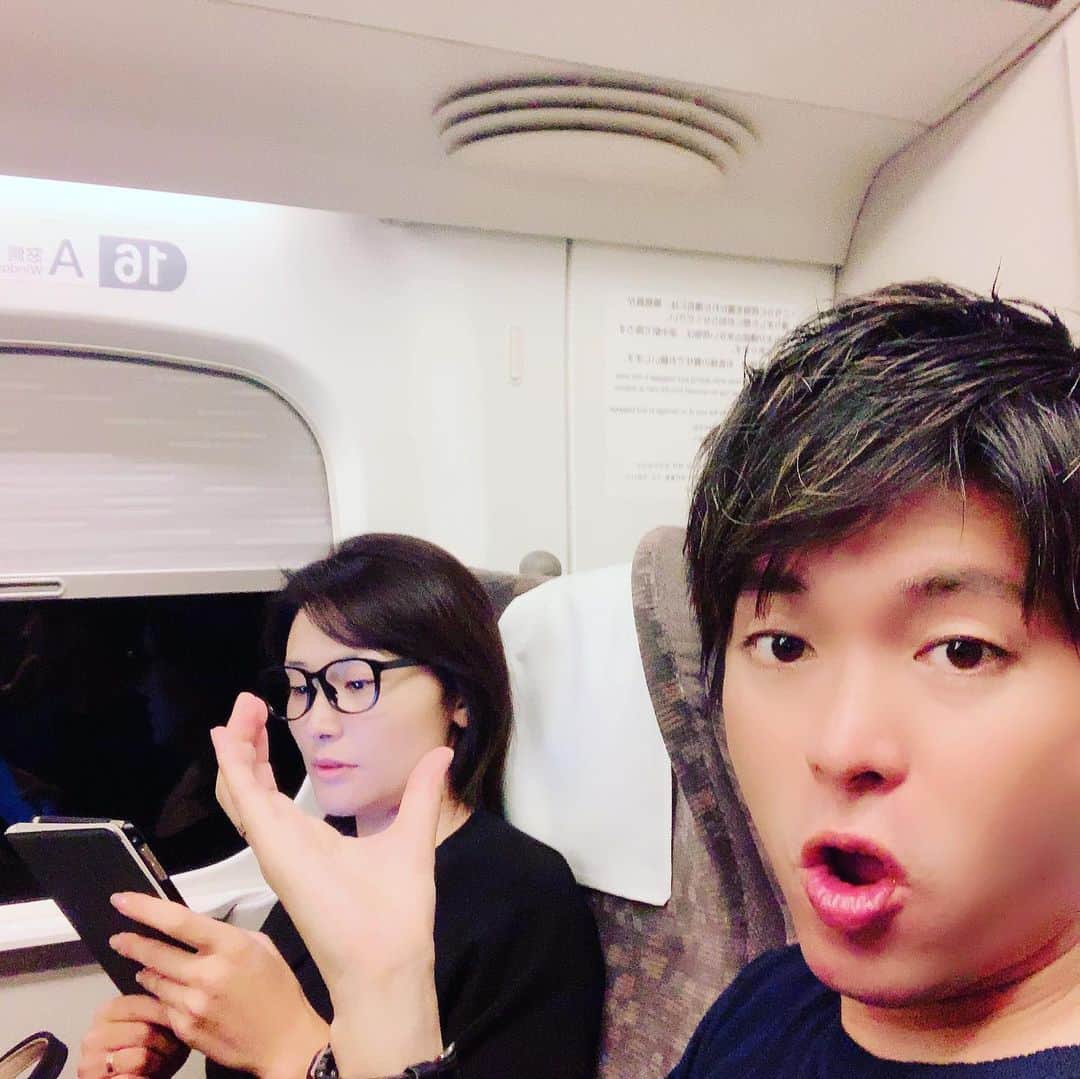 宮崎謙介さんのインスタグラム写真 - (宮崎謙介Instagram)「朝から夫婦で大阪へ。お仕事です。いってきます。」9月13日 8時26分 - miyazakikensuke1031