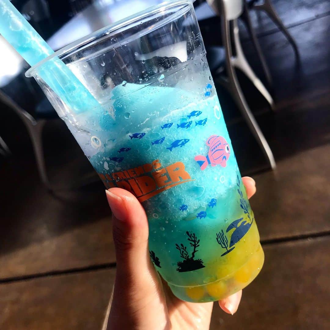 のインスタグラム：「🍍🍍🍍🍍🍍🍍🍍 コレおいしかった💙💛 常夏味だった🌺🌴🏄‍♀️ #tokyodisneysea #tds」