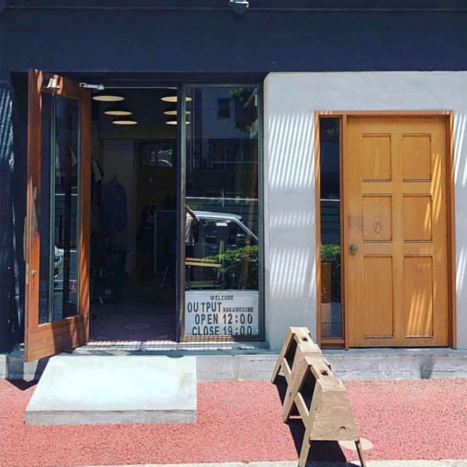 のインスタグラム：「••• 中目黒にある老舗セレクトショップ @output_nakameguro でのPOPUPSTOREも明日で最終日となります🙇‍♂️ 残り2日、中目黒にお越しの際は是非✨ ••• DRESSKIN🎩 Men's grooming online store🤵🏻 https://dresskin.com ⇨プロフィールからご覧ください👀 🌏For international customer ⇨https://global.dresskin.com✈️ ••• #output #nakameguro #popupstore #dresskin #cosmetics #mensgrooming #pomade #gentleman #barber #barbershop  #アウトプット #中目黒 #ポップアップストア #最終日 #ドレスキン#メンズコスメ #メンズグルーミング #美容男子 #シェアコスメ #グルーミング #身嗜み #バーバーショップ #バーバースタイル #ポマード #ヘアワックス」