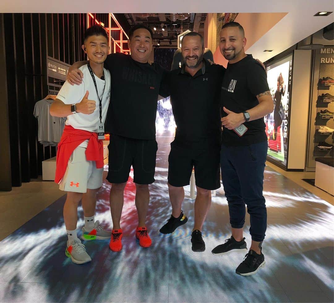 安田秀一さんのインスタグラム写真 (安田秀一Instagram)「Team 新宿! 全てはお客様の最高の体験のために! デジタル時代だけど