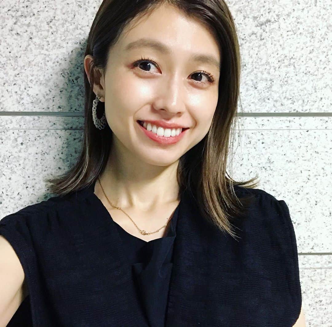 木野園子のインスタグラム：「今の髪‼️ ずっと何年もボブだったから切っても戻った！って感じだったけど昔の私は戻っていないしまた新しい私。 何でこんなことやってるのかなって思うことも大切なことかきちんと判断をして丁寧にやっていきたい。私の課題はスピード。早くこなせるようになりたい。これずっとかも。笑 これって決めてると早いときは早いけど。カットもカラーもviolet @violet_hairsalon で穂高さん @hodaka にお願いしました✨ 一瞬で可愛くしてくれるよ💜  #hair #hairstyle #ヘア #violet #バイオレット #omotesando #表参道 #salon #サロン #前原穂高 #ほだかっと #ほだからー」