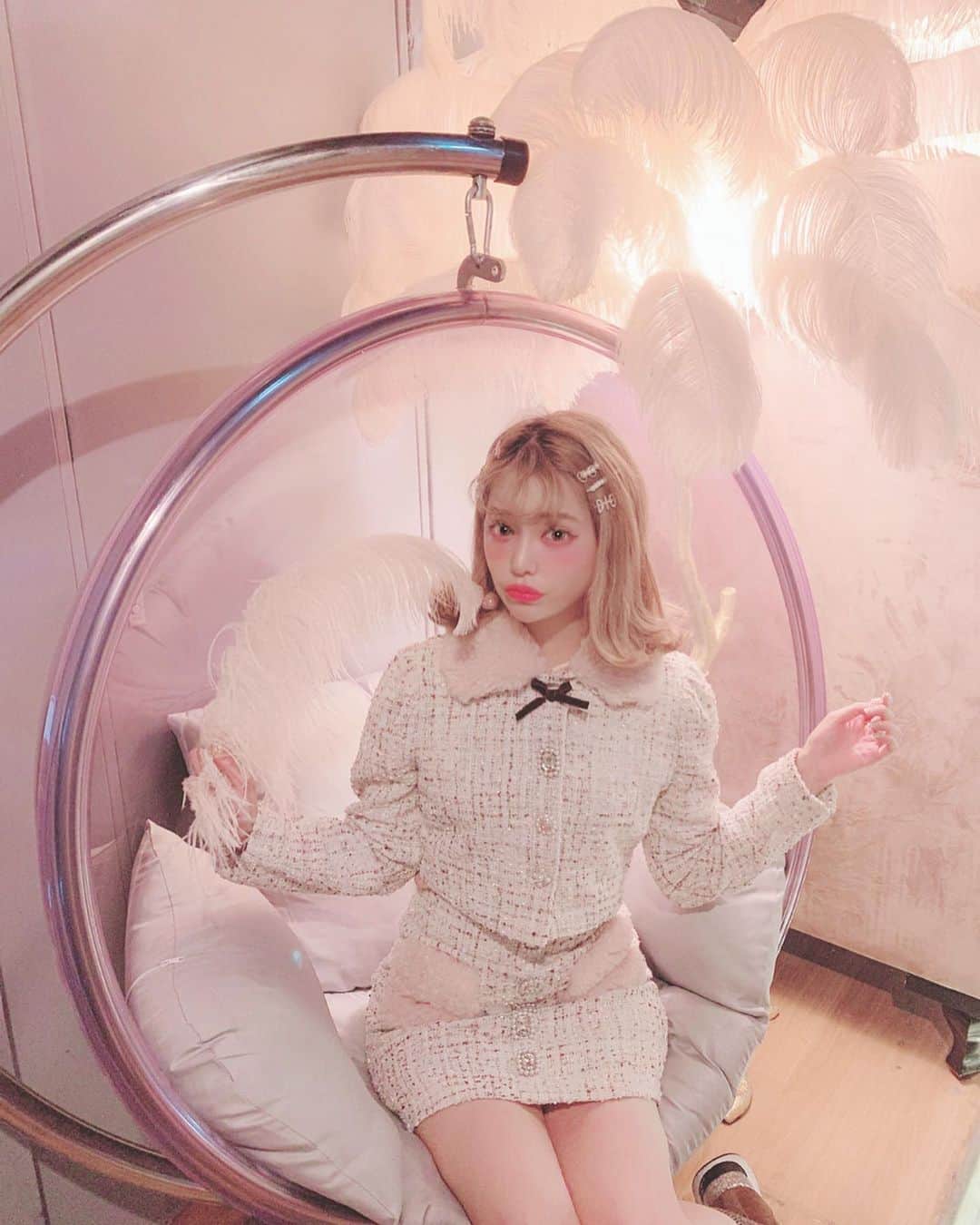のインスタグラム：「♡ さまがとってもかわいいCafeに つれていってくれた🥰💋 新宿のflamingo❤︎ せっかくなので、今日から先行予約の きららちゃんコラボのお洋服をきました！ご質問があったセットアップは 私がきると、全然お腹見えないです！ ： #Swankiss#whipbunny#明日花キララ#こらぼ#新宿#フラミンゴ#flamingo」