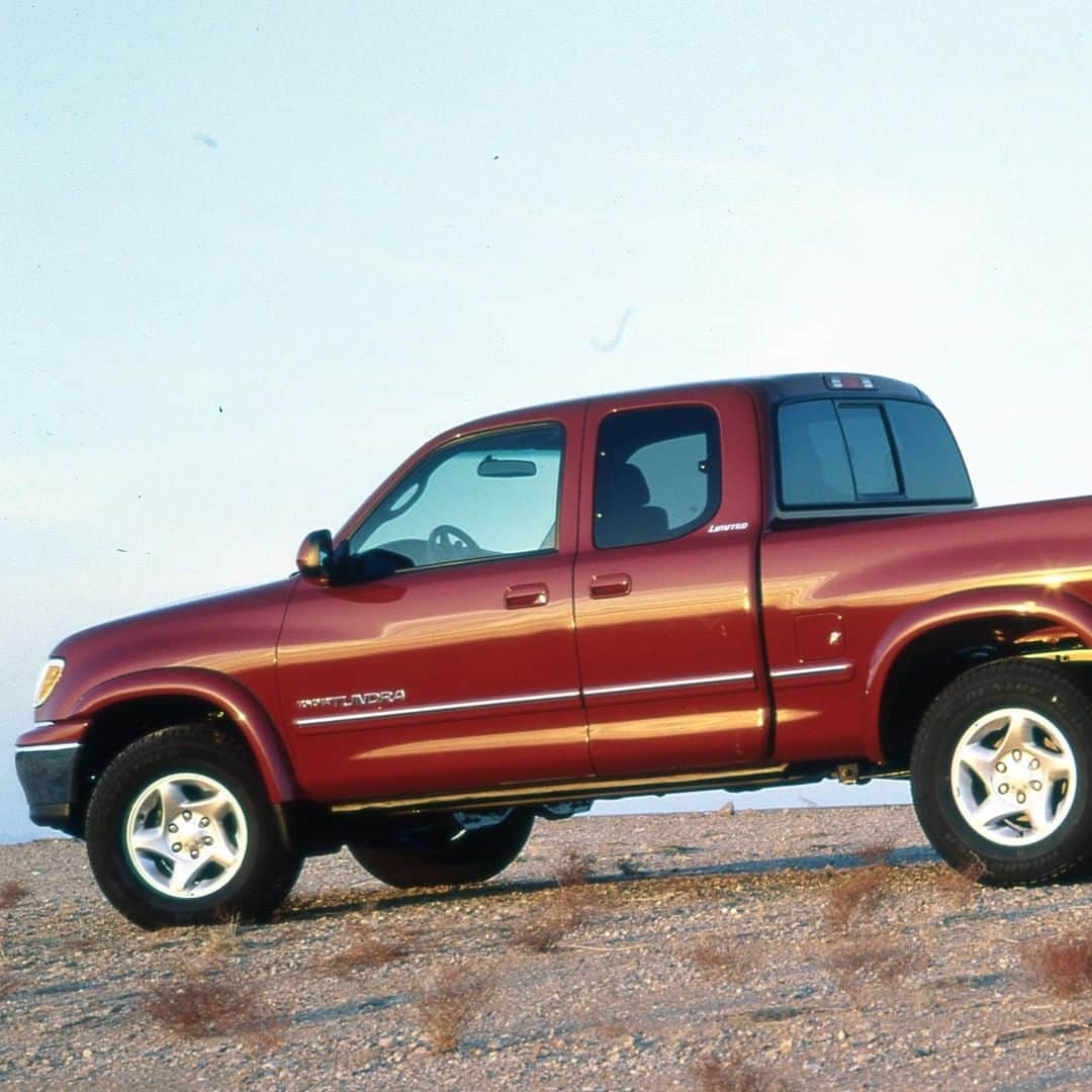 toyotausaさんのインスタグラム写真 - (toyotausaInstagram)「King of the road then, king of the road now. 2000 #TBT #Tundra #LetsGoPlaces」9月13日 9時46分 - toyotausa
