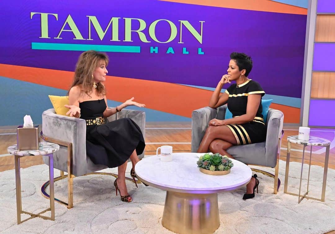 スーザン・ルッチさんのインスタグラム写真 - (スーザン・ルッチInstagram)「TAMRON HALL!!! Bright and beautiful and back on TV where she belongs!!! Join us tomorrow (Friday) morning at 10am on ABC!!! Join the conversation!!! @tamronhall @tamronhallshow @abcnetwork」9月13日 10時10分 - therealsusanlucci