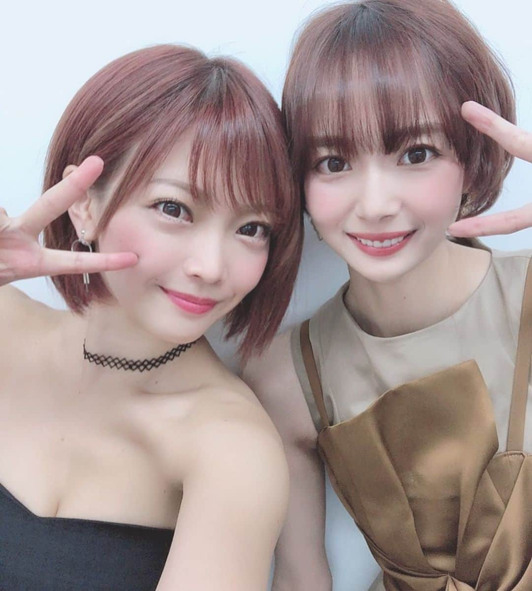 藤田恵名さんのインスタグラム写真 - (藤田恵名Instagram)「Abema TV #オールスターリーグ 2019 夏 決勝のゲスト解説させていただきました！！！ 多井さんと桃さんの優しいサポートのもと任務を遂行してきました！！！ ワンピース(@resexxy_official) パンプス(@revkshop)  優勝は、萩原聖人塾長でしたあああああ！！！！！🏆 無趣味だった私が唯一出会えた趣味の麻雀が 今となっては、お仕事もいただけるまでになり、物心ついた時から芸能界の第一線でも活躍してる 萩原聖人に教えてもらえるようになり、先日のわれポン優勝や今回の優勝と結果で魅せてくれる大師匠です！！！雷電推しとしてもMリーグ期待してます！！！ どれもこれもサイバーエージェント藤田社長あっての機会であり、もっと貢献して恩返ししたい その為にはレベルアップしたいって思います！！！ じゃいさんが四暗刻和了った時、さやかさんも四暗刻で本当に痺れたなああああ😳😨😭 まりちゅうはずっと天使だし、まつかよさんと、おかぴさんと距離が縮まった気がして嬉しいニヤニヤな1日でした🤗🥰ちなみに、ガー子さんはアルピー酒井さん推しです！  それぞれの持ち場で輝いて、還元 私に何ができるかなって考えさせられた日でもありました  牌は人なり！！！！！！」9月13日 10時24分 - enamelchan