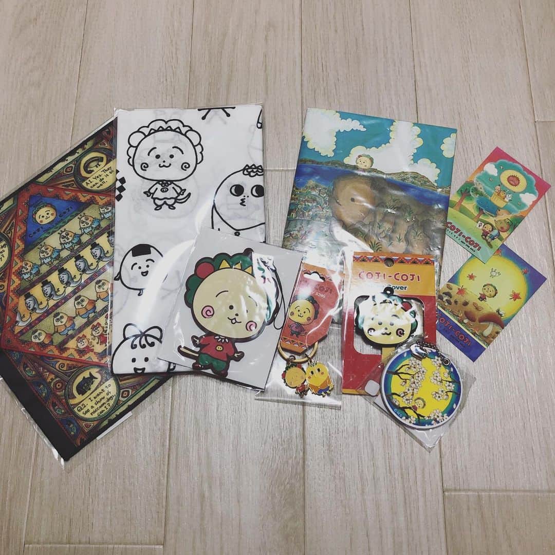 木下望のインスタグラム：「COJI-COJI×THEキャラショップで買ったもの達💞厳選して買った💞 2.3枚目は家にいるコジコジもプラスしてみた꒰(๑´•.̫ • `๑)꒱ これには写ってないけど、のんが今使ってるiPhoneケースのiPhone X用かな？？大きいやつ！が、390マートで新発売されてたよ🎶可愛いの❤️ ・ ・ あと、昨日人生初めて中本行ってきた💞念願💞辛いの大好きなんだけど、どのくらいか分からなかったから五目蒙古タンメンにした！次はファンの方がオススメしてくれた味噌卵麺にしてみる🥺💞 #コジコジ #中本」