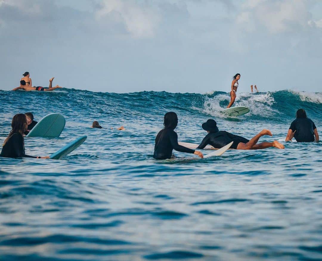 ケリア・モニーツさんのインスタグラム写真 - (ケリア・モニーツInstagram)「You want friends ? Go surfing ! ;) haha pc: @nachopignataro」9月13日 10時41分 - keliamoniz