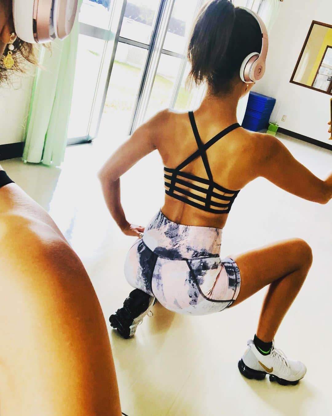 呉屋ありささんのインスタグラム写真 - (呉屋ありさInstagram)「. . グロい😂 . いろんな日焼けでめちゃくちゃ🦍 . . . #mybody#bodymake #style#propotion#fitness #workout#sport#body#gymgirl#fitnessgirl#bikini#fitnesslife#protein#fixit#vanilla#yammy#drink#グロ肌#焦げてる#黒おばん#筋トレ#しなやかな身体 #目指してる#プロレスラー#ゴリラ#カピパラ#とりあえずなんでもいいや」9月13日 10時54分 - arisa_goya