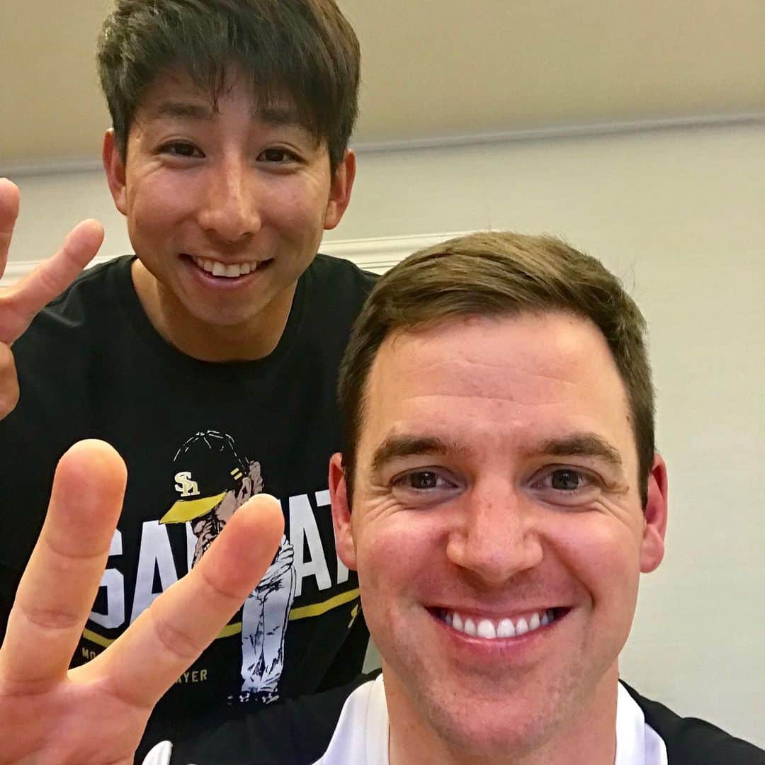 リック・バンデンハークさんのインスタグラム写真 - (リック・バンデンハークInstagram)「Let me introduce to you SoftBank Hawks no. 37: - the Nozomi super express 🚅 - he has no chin - he is perfect under the neck - fast as ⚡️ - aka. Barry Bonds - fuuuuukuuuda Shuhei 🎺 - insta: @fukudashuhei37  #sbhawks #vandy44 #福田 #秀平 #バンデンハーク #ソフトバンクホークス」9月13日 11時35分 - rick_vdhurk