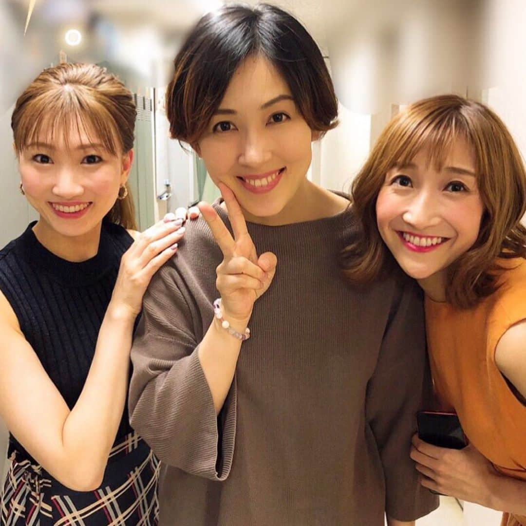 結乃かなりさんのインスタグラム写真 - (結乃かなりInstagram)「宙組バウホール公演、観劇😊 ・ ・ 大好きなもえこ(#瑠風輝 )初主演🥺観れてよかった〜😌とても素敵でした💕これからも、どんどん活躍して欲しいな✨ ・ ・ 上級生の方々の安定のお芝居に、スタイル抜群、小っちゃいお顔に、長〜い脚！！ 何頭身ですか？と聞きたくなる、異次元のスタイルの下級生が盛りだくさん！夢のひと時でした〜❣️ ・ ・ お写真は、楽屋でお会いした皆様と❤️ ・ ・ さて、今日も夢の世界へ行って参ります〜😍 ・ ・ #宝塚バウホール#宙組#雪組#宙組公演#バウホール#宝塚歌劇団#澄輝さやと さん#大澄れい さん#愛白もあ#蒼羽りく#夢乃花舞 #夢白あや#可愛すぎた 💕#千秋楽 まで#頑張ってください 👍」9月13日 11時53分 - kanariyuino