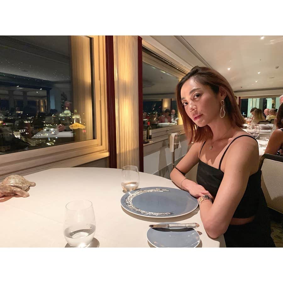 のインスタグラム：「Arrived #rome ❤️ Dinner at Michelin restaurant  imago in hassler hotel🖤 ミシュランレストランだって！ シャンパンセレクションもたくさんあったしイタリアワインもお料理もすごく美味しかったぁ❤️ 最&高👍👍👍 また行きたいな❗️ Thanks for ur great service @angelo.cecere_73 😋🙏 ・ ・ ・ ・ #italy #rome #roma #tripwithlinah #michelin #hasslerroma」