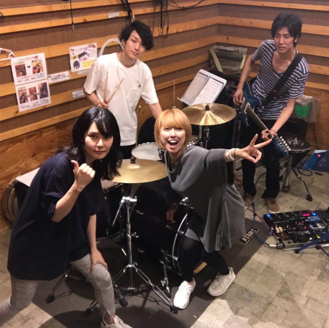 のインスタグラム：「本日赤羽ReNYαでライブ！ 出番 19:05〜 予約はコメント・DMでも🙆‍♀️ お待ちしてます！！ #gm #goodmorning #おはようございます  #안녕하세요 #早上好 #🌞 #selamatpagi  #instagood #tagsforlike #tflers #フォローミー #photo #photography #photogenic #naturalbeauty #naturally #photoshooting #photosession #camera #📷 #📸 #music #singer #model #金髪ショート」