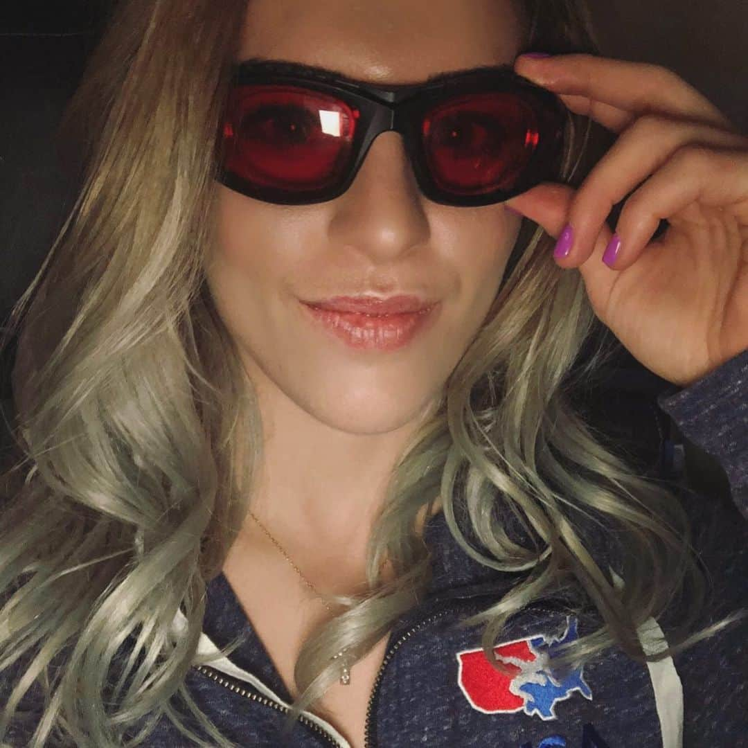 ヘレン・マロウリスさんのインスタグラム写真 - (ヘレン・マロウリスInstagram)「Throwback to silver hair and blue-light blocking glasses. Only one is still with me 😅. Love my @truedark glasses. • • • “Your circadian rhythm is your sleep-wake cycle that is regulated by the amount of light you see. Many of us encounter blue light throughout our day from the sun, electronics, etc,. If you’re exposed to too much blue light before bed, it can alter your body’s circadian rhythm.  If this happens, it can have devastating effects on your sleep quality and overall health. Your circadian rhythm controls your wakefulness and the individual clocks that dictate functions in your body’s organs” • • • 😴😴😴 sleep well, friends  #truedark #bluelight #sleep #habits #recovery #tools #goodsleep #athletelife #olympics #wrestling #tbt」9月13日 12時44分 - helen_maroulis