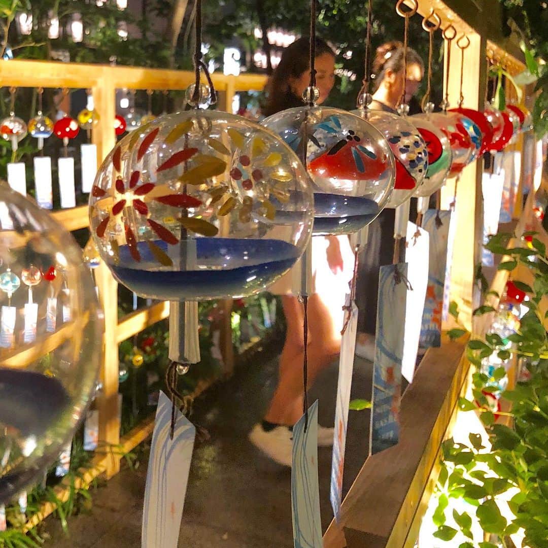 run+さんのインスタグラム写真 - (run+Instagram)「#カラダ大学ランニング部［2019 サヨナラサマーラン&沖縄ビールで乾杯！］に参加させて頂きました！  サヨナラサマーランと言いつつもまだまだお別れしたくなさそうな夏😎 直前までの雨も止み、予定通り止んで日比谷ミッドタウン↔コレド室町の往復RUN  仲通りを照らし出す花火や金魚と風鈴の小径 #日本の夏金鳥の夏  8.99も走ってない🤣 ・ 夏を惜しんでサヨナラサマーラン🏃‍♂️🏃‍♀️🏃‍♂️🎆🎐✨ #EcoEdo日本橋2019 #街ラン #街RUN #ゆるラン  #ランニング #マラソン #ラン #RUN #RUNNING #RUNNER #cityrun #Runday #街ランの楽しみ方 #RunLovesLife ・ #コレド室町 #日本橋 #HIBIYA #TOKYO #カラダ大学」9月13日 13時44分 - runplus