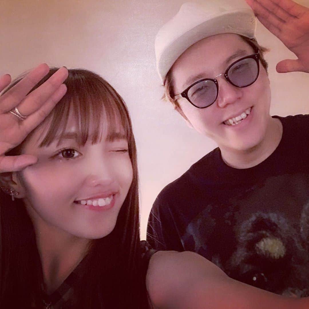 HIKAKINのインスタグラム：「ねおちゃんからスタイルBOOK頂きました🌈🎉めちゃくちゃイイ子でした🍭✨」