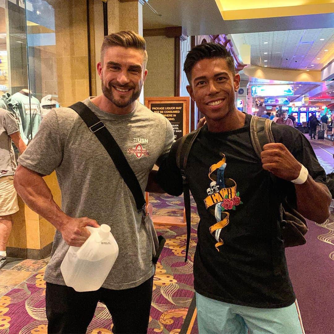 Kanekin Fitnessさんのインスタグラム写真 - (Kanekin FitnessInstagram)「Always was and still am a huge fan of @ryanjterry 😁 Most aesthetic abs in the biz! Great vibes and wishing him the best of luck at the Mr Olympia. ライアンテリーに会えた！かっこよ過ぎて反則w」9月13日 13時52分 - kanekinfitness