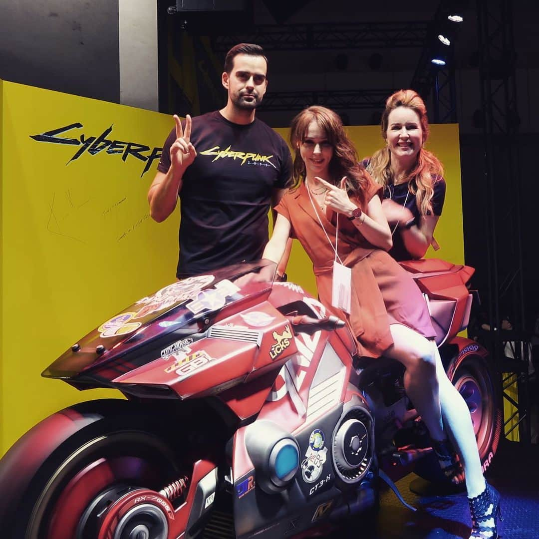 ステファニー・ヨーステンさんのインスタグラム写真 - (ステファニー・ヨーステンInstagram)「Cyberpunk 2077 at the Tokyo Game Show 2019 ✊⚡️ #cyberpunk2077 #yaibakusanagi @thedonnaburke @pawpanasiuk @mickymactroy #cdprojektred #cyberpunk #tgs2019 #tokyogameshow」9月13日 14時00分 - stefaniejoosten